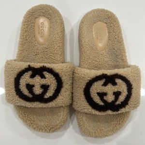 Gucci G shearling sandals. Size 37
